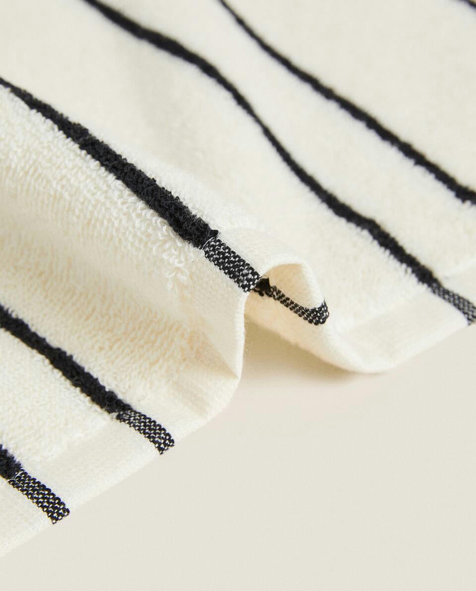 TOWEL WITH IRREGULAR STRIPE DETAIL