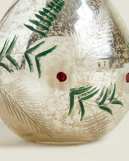 GLASS VASE WITH CHRISTMAS FLOWERS